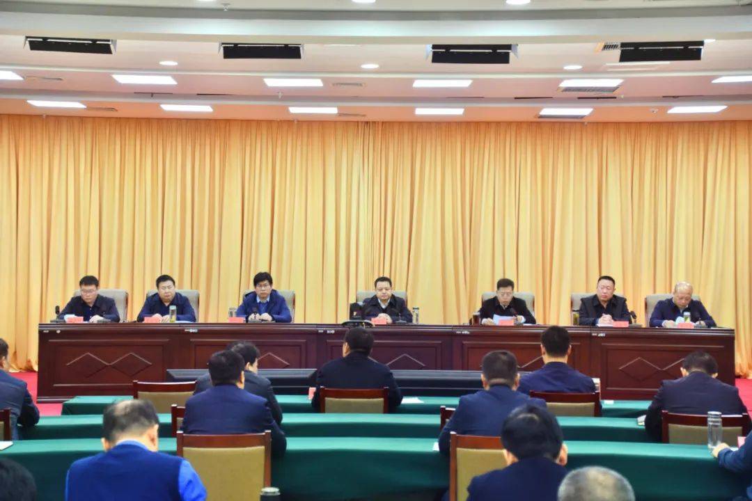 全县领导干部政治性警示教育大会暨治理纠正违规收送