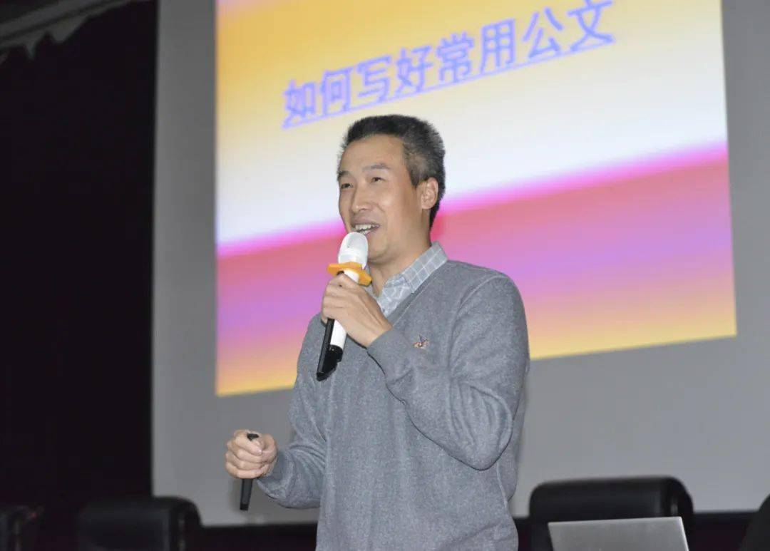 邀请了邵阳晚报执行总编辑欧阳德珍,邵阳市北塔区政法委副书记姚向林