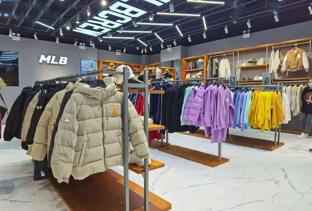 我在太古里mlb店里发现了成都潮人的穿搭诀窍
