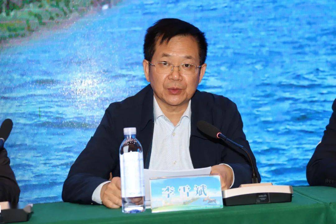 广西医院协会韦波会长在年会开幕式上致辞广西医院文化委在钦州市召开