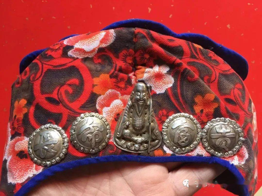 百帽争辉罗小龙银帽展