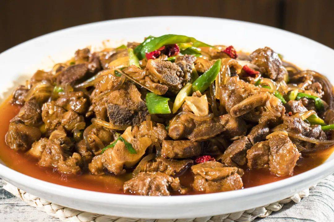 来宁夏,不吃上一道正宗的羊肉,难免觉得遗憾.