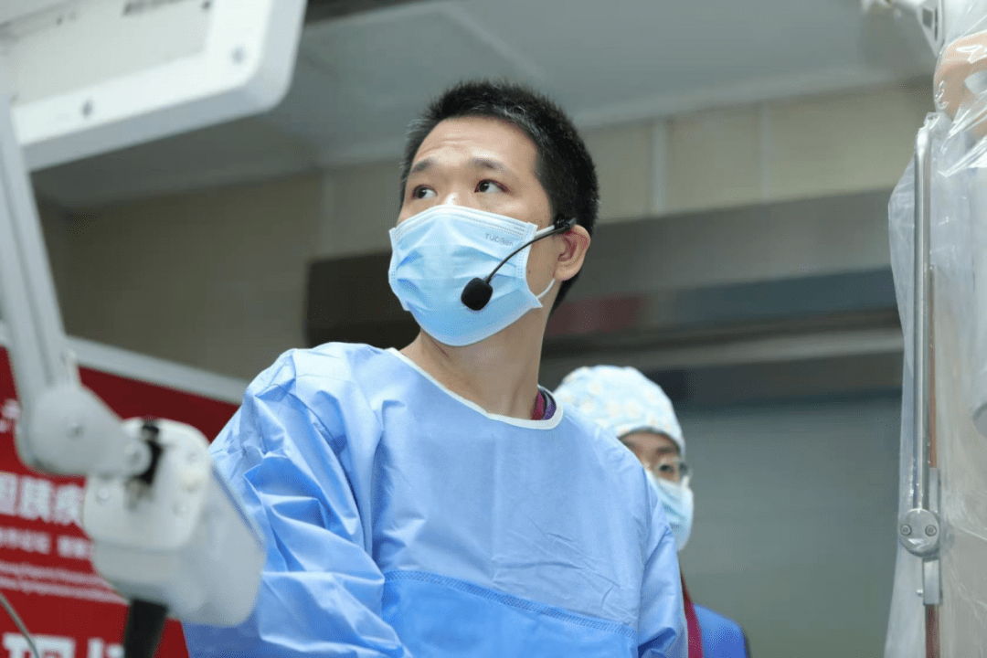 委员张澍田教授,令狐恩强主任委员,金震东侯主任委员以及牟一平教授