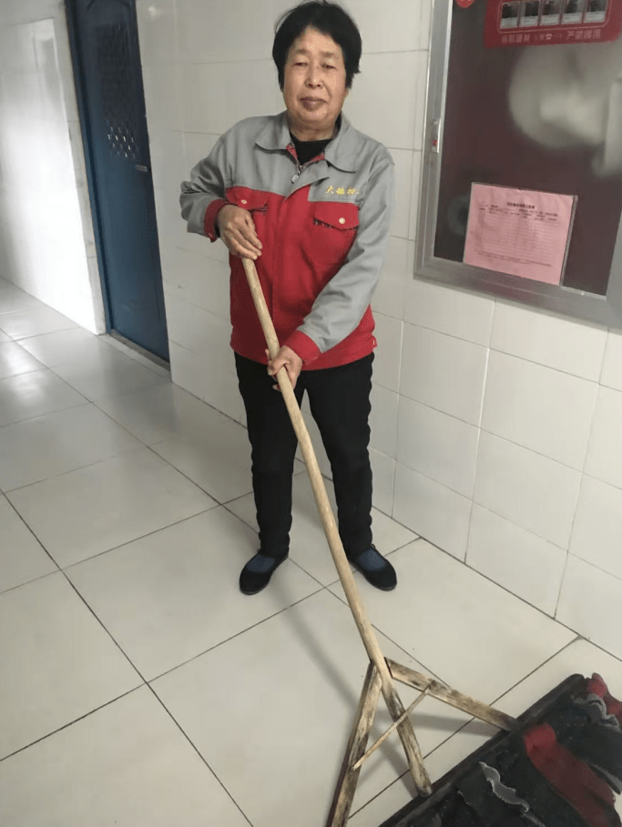 宿然起敬快来选出你们心中的最美宿管员哟