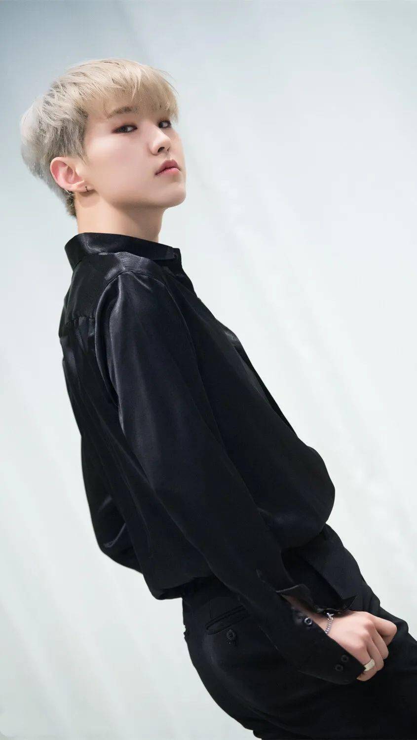 手机壁纸seventeen权顺荣