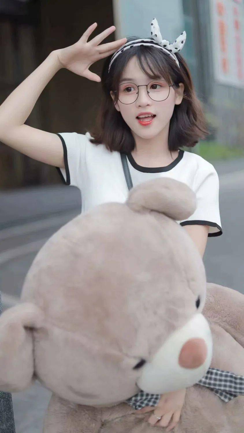 手机壁纸网红萌小叶