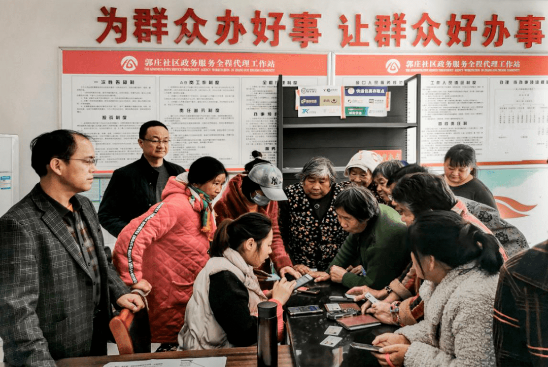 "这样的火热的场景时常出现在萧县医保局走村入户服务群众的工作中.