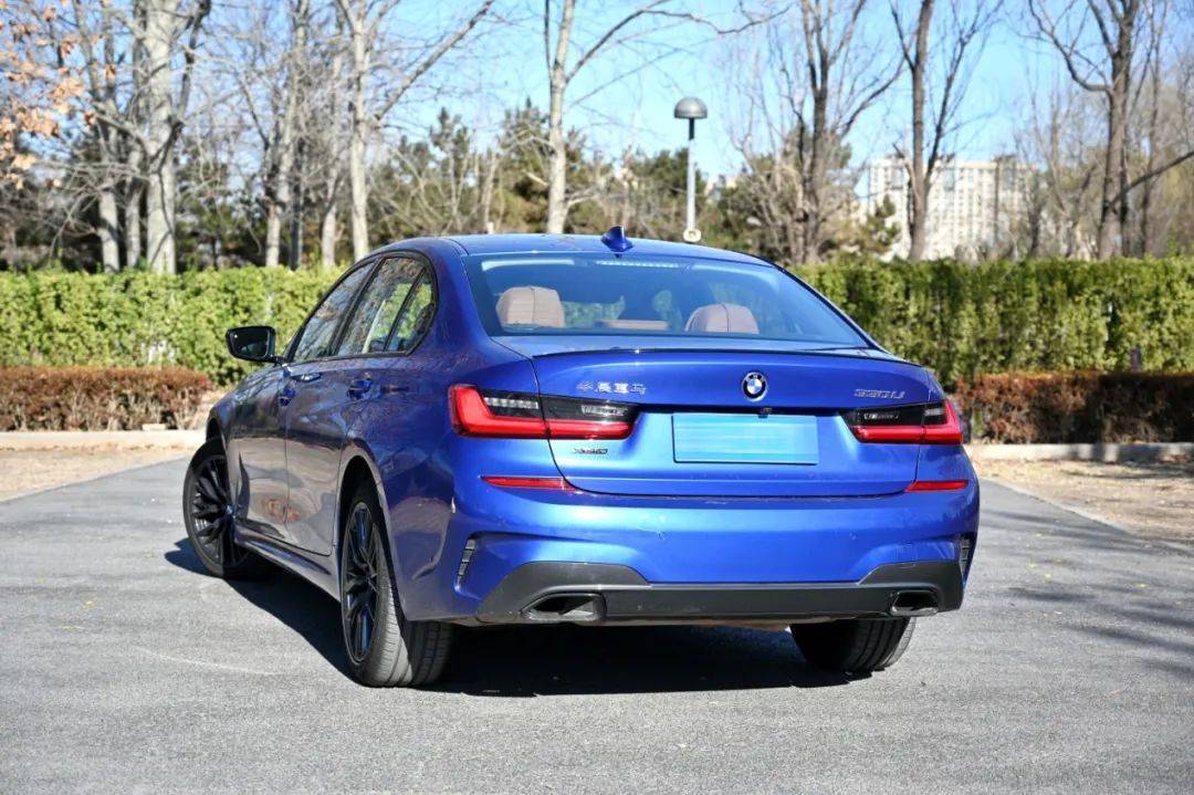 本次试驾车型:2021款华晨宝马330li xdrive m运动耀夜套装,指导价40.