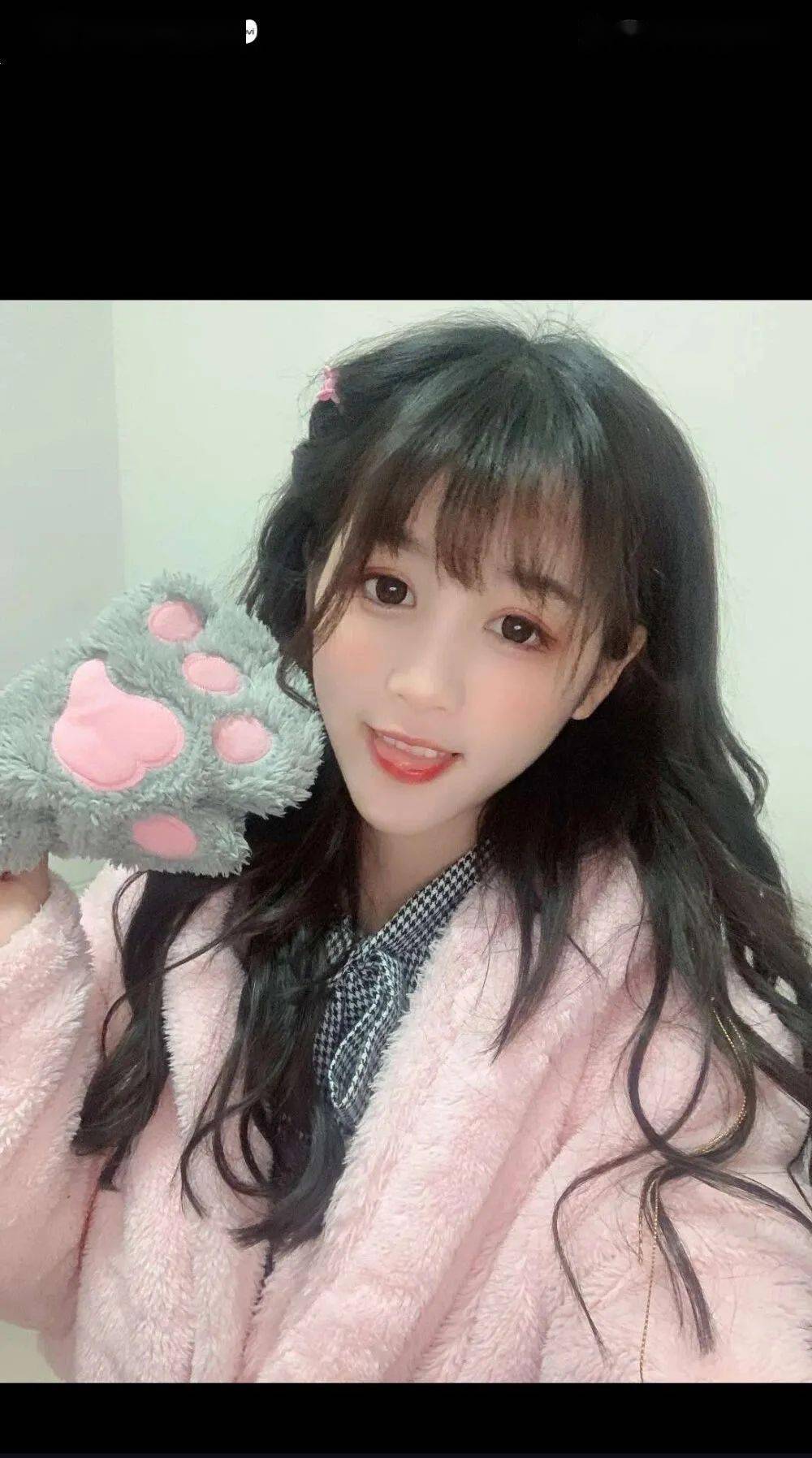 手机壁纸网红萌小叶