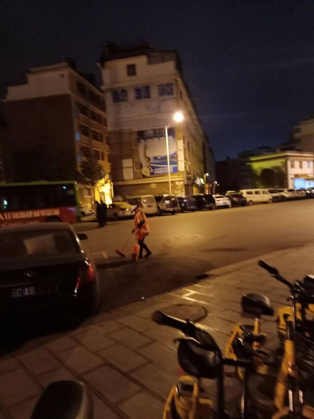 凌晨5点半昭通街头发生的一幕