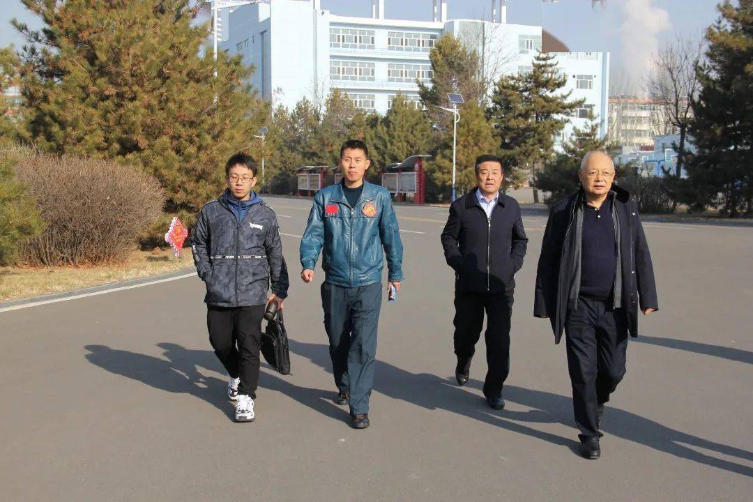 特级飞行员魏国毅回母校忻州一中啦