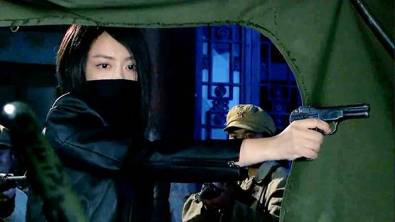 军统女杀手汽车上飞出想刺杀首长解放军识破布下陷阱活捉女杀手