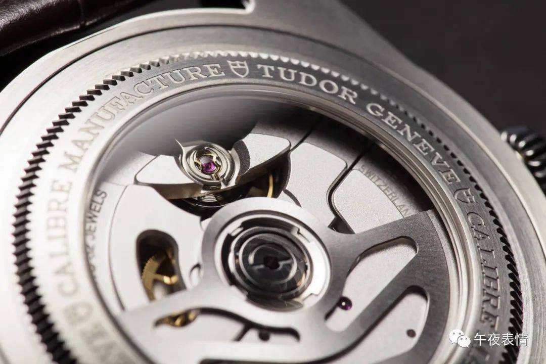 午夜表情 | 塑造冬日优雅型格,帝舵骏珏双位日历型_机芯