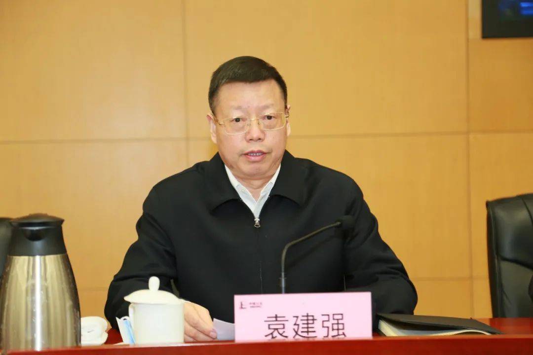 会上,周予川宣读了集团公司党组干部任免决定:袁建强同志不再兼任石油