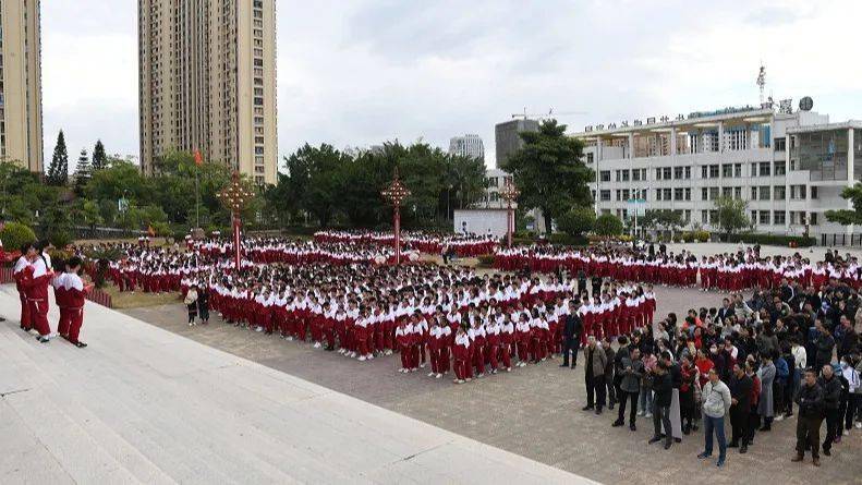惠安84名学生获奖嘉惠中学举行亮亮教育基金奖学金颁奖仪式