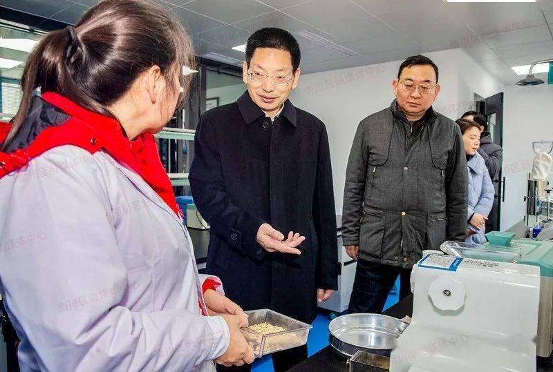 时政|张兴益调研我区政策性粮食收购储备及管理工作时指出……_手机