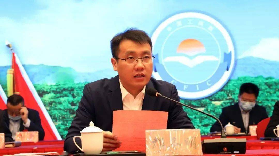 邝冬明在闭幕大会上要求新一届领导班子把握形势,坚