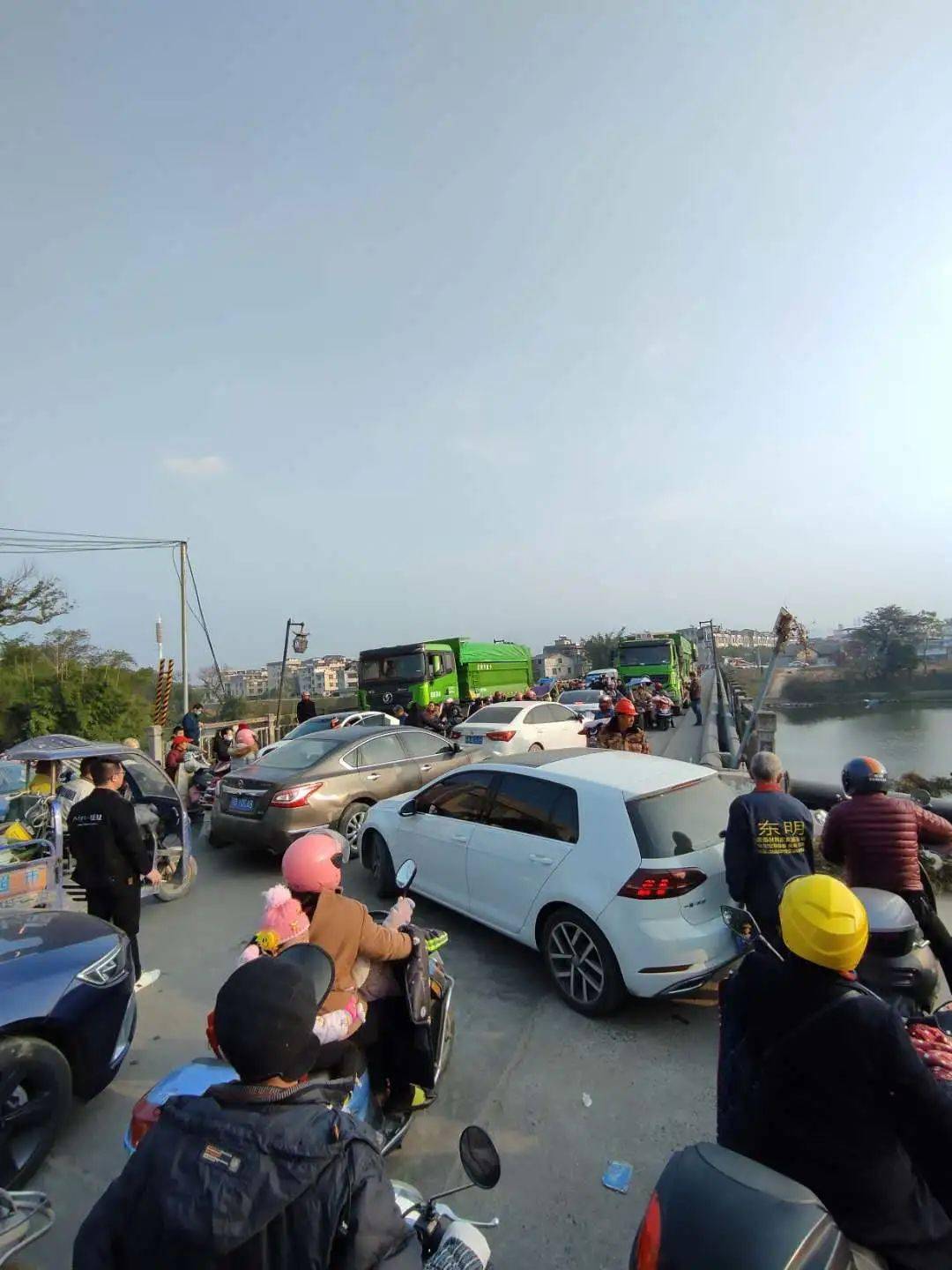 今日龙南东坑105国道发生交通事故窑头村也