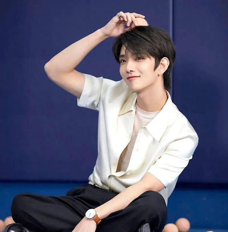 【微信头像】seventeen 洪知秀_手机搜狐网