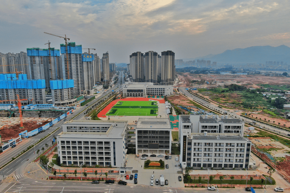 目前,城东街道已建成方红变电站,河源高级中学,胜利花园一期,和平花园