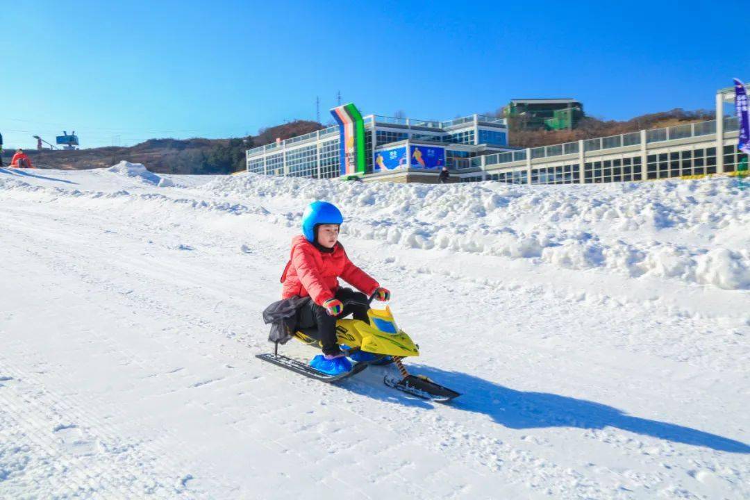 雪地挖掘機雪地香蕉船雪地悠波球……光看照片是不是都已經按耐不住你