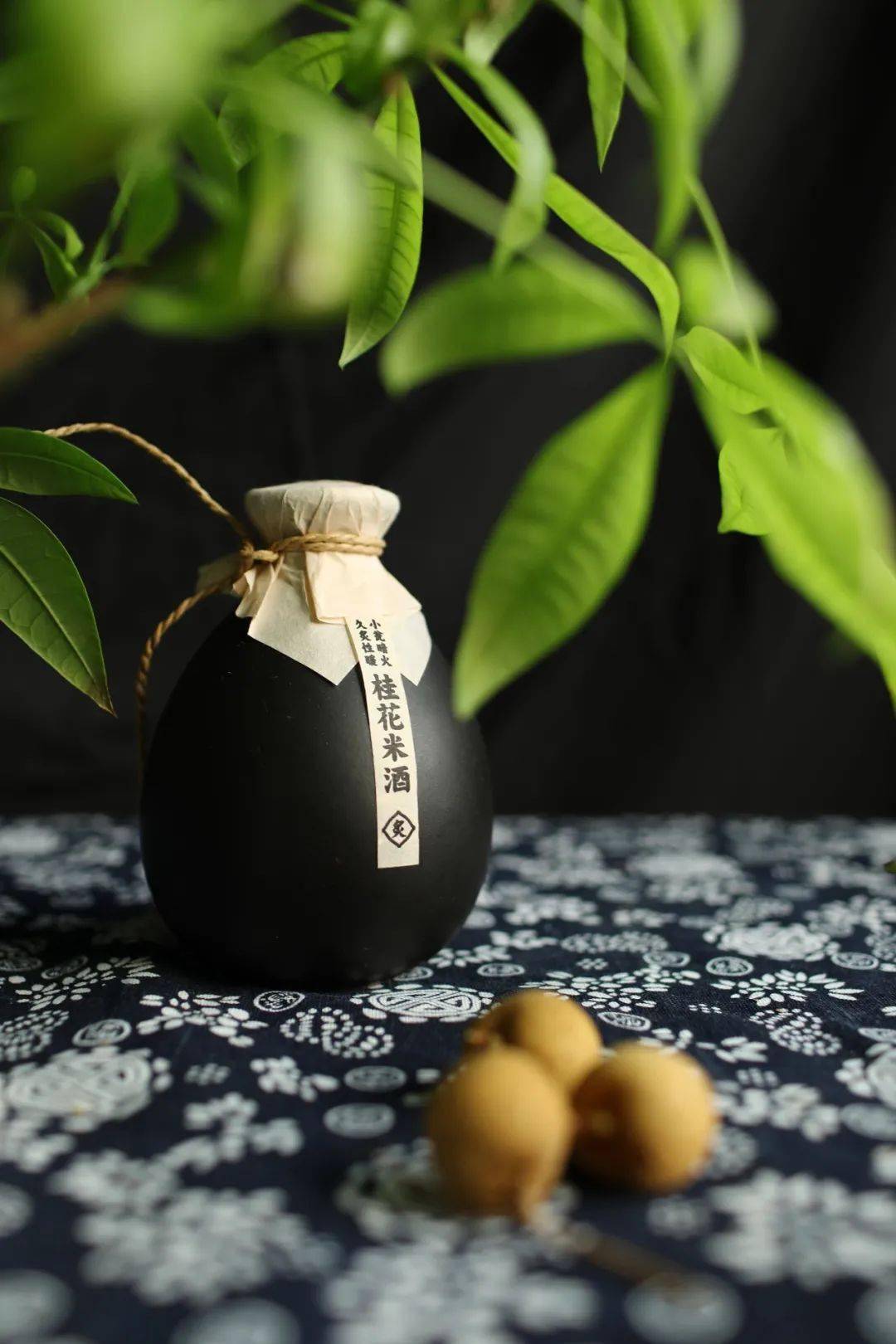 绿蚁新焙了米酒