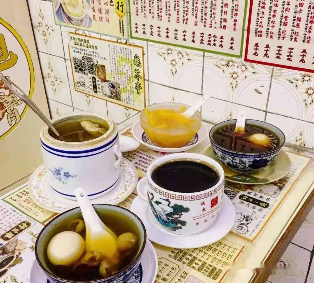 华生行在澳门高士德区屹立三十多年,以龟苓膏,凉茶及各式足料炖汤而