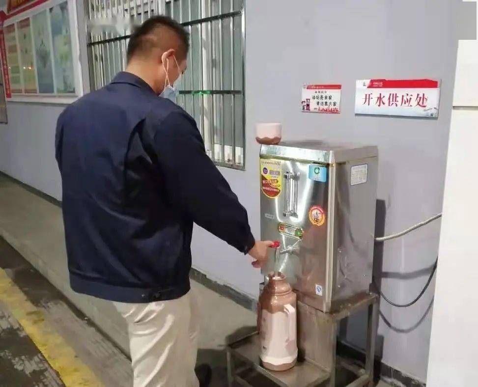 开水区喝口热水便民服务→小药箱 免费充电除了以上便民服务外,三联