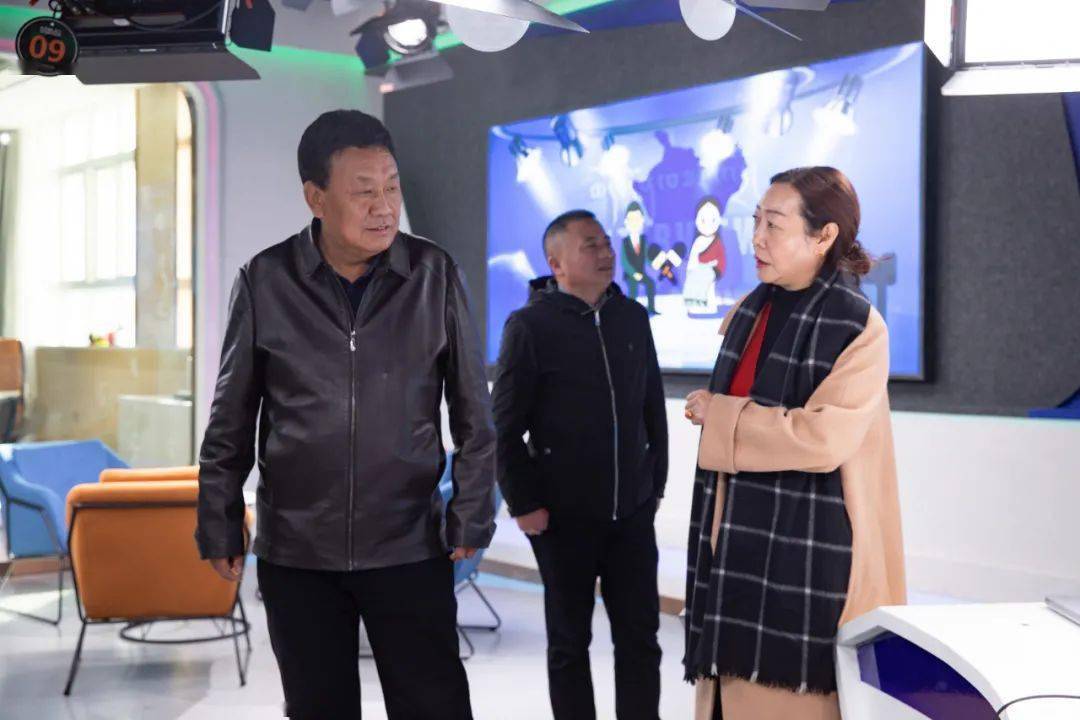 县委副书记,县长杨永华到碌曲县融媒体中心调研指导工作