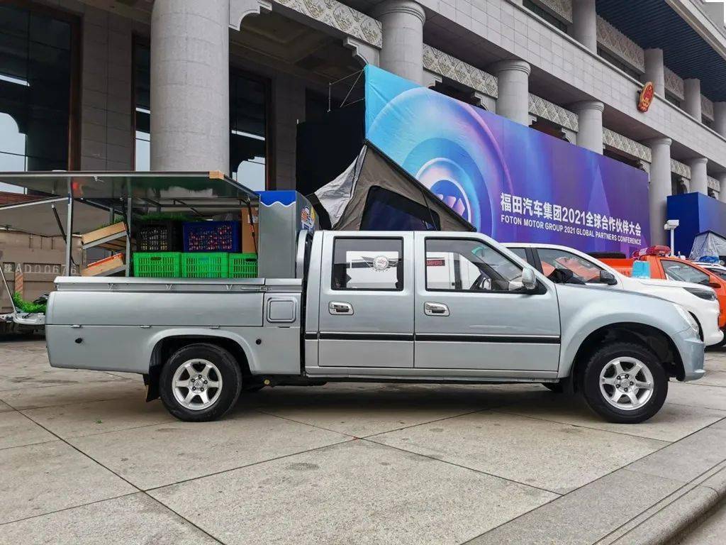 载客,拉货,摆地摊儿三不误——萨普轿卡小货郎