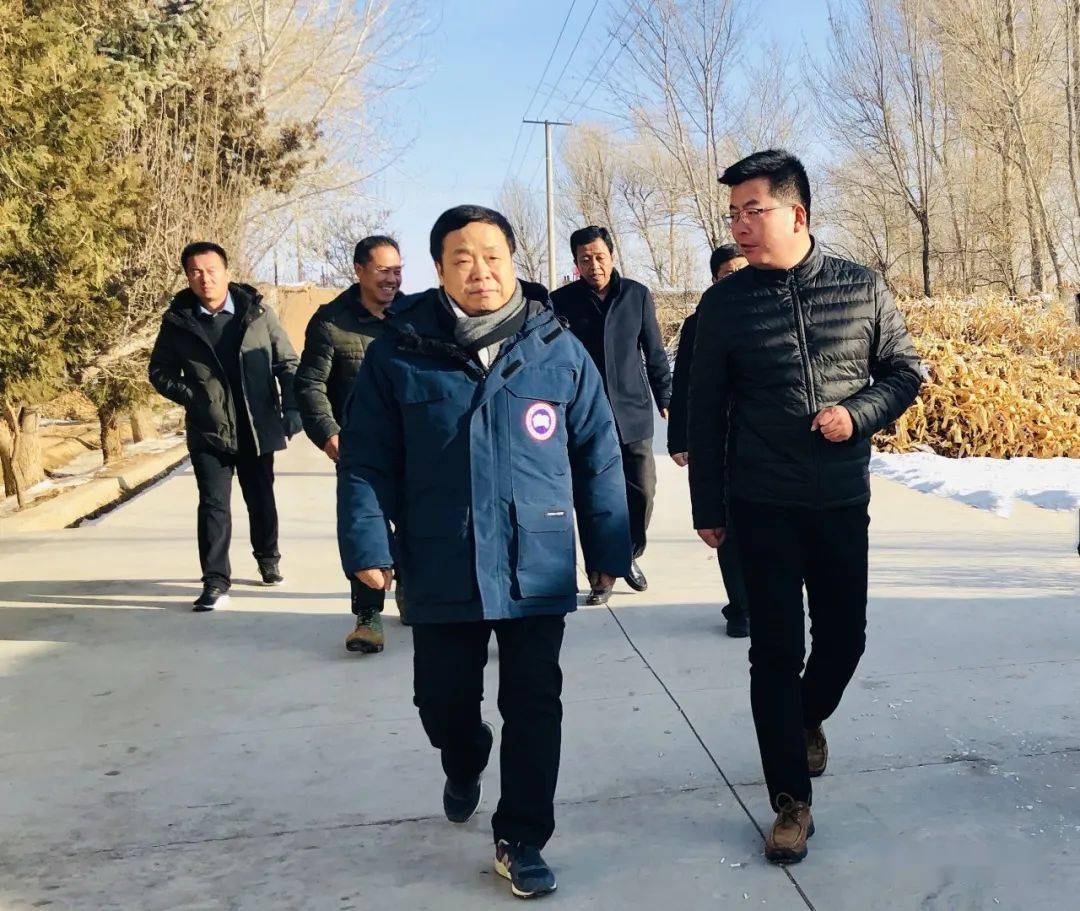 区委书记何正军强调要牢固树立以人民为中心的发展思想坚持问题导向