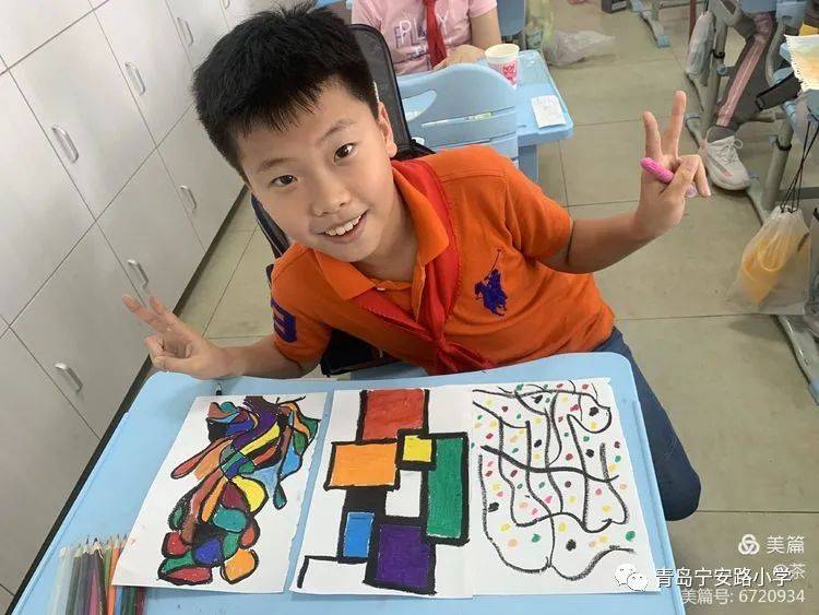 一笔一世界,一思一创意——五年级级部邀您看画展_美术