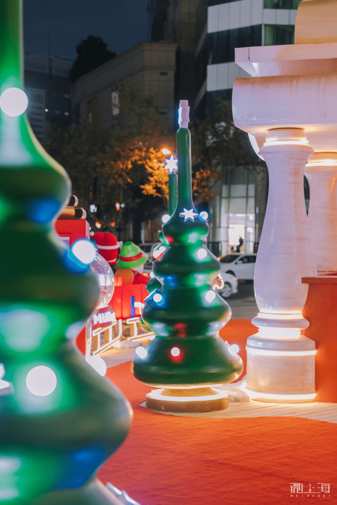 müllerchen吹烟小木像闪现大上海时代广场!