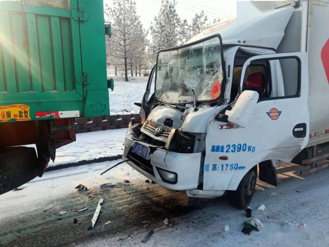 王某驾驶东风牌轻型厢式货车沿鄂尔多斯市鄂托克旗棋盘井镇南环路由西