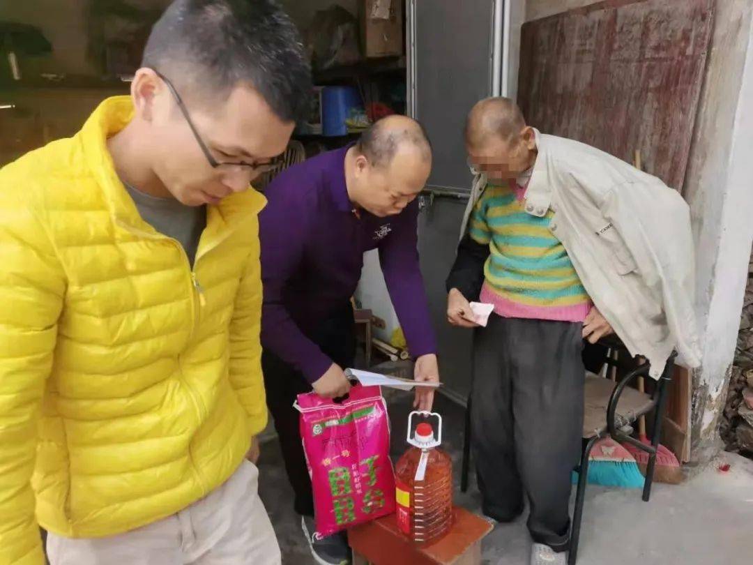 传承博爱精神!澳门中山隆都同乡会会长卢世豪慰问大涌镇孤寡老人