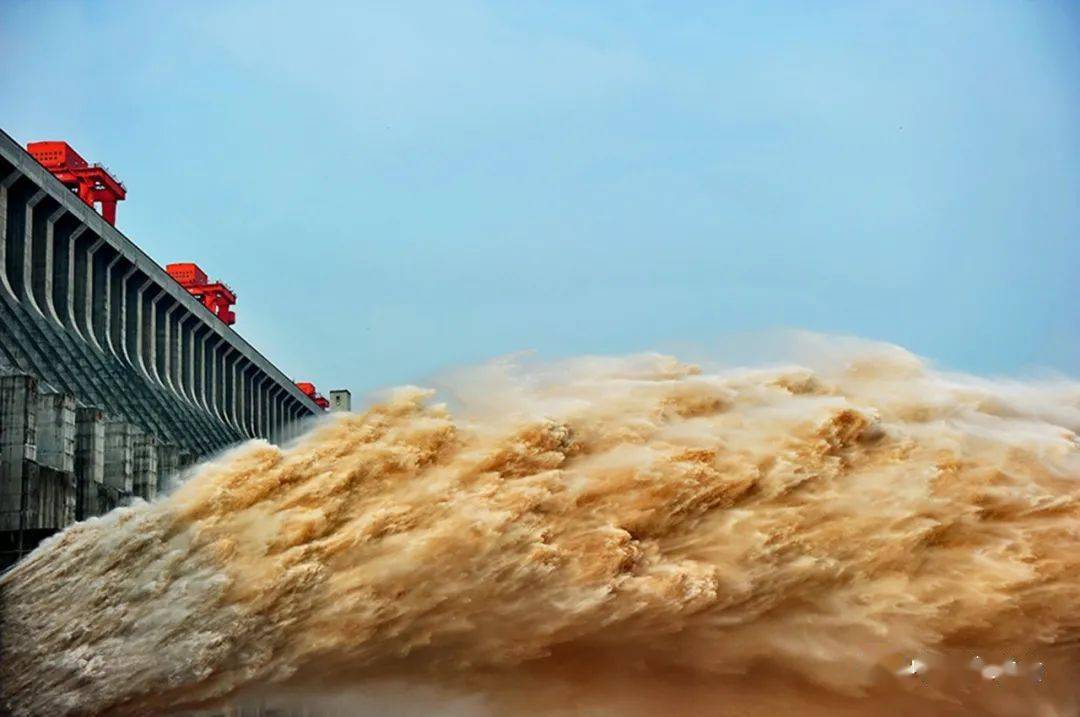 三峡大坝泄洪之美!