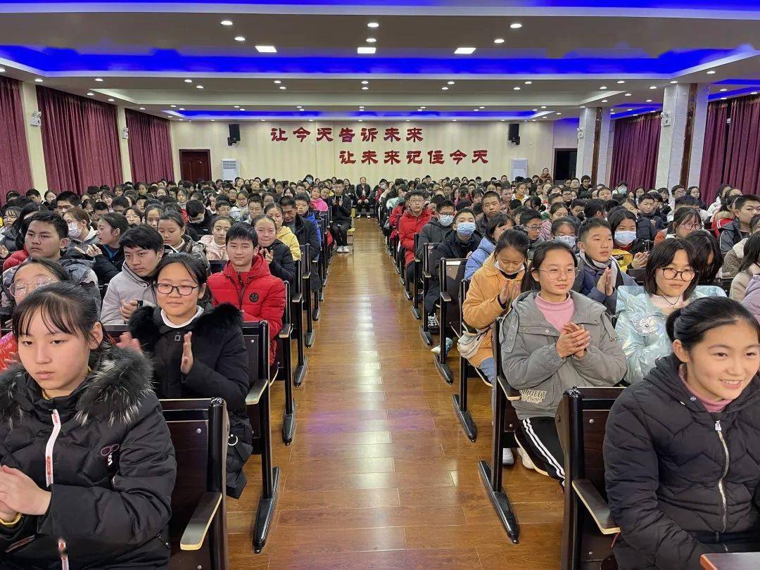巴东县京信友谊中学 12-11 16:34 订阅 八年级组决赛 为倡导学生爱