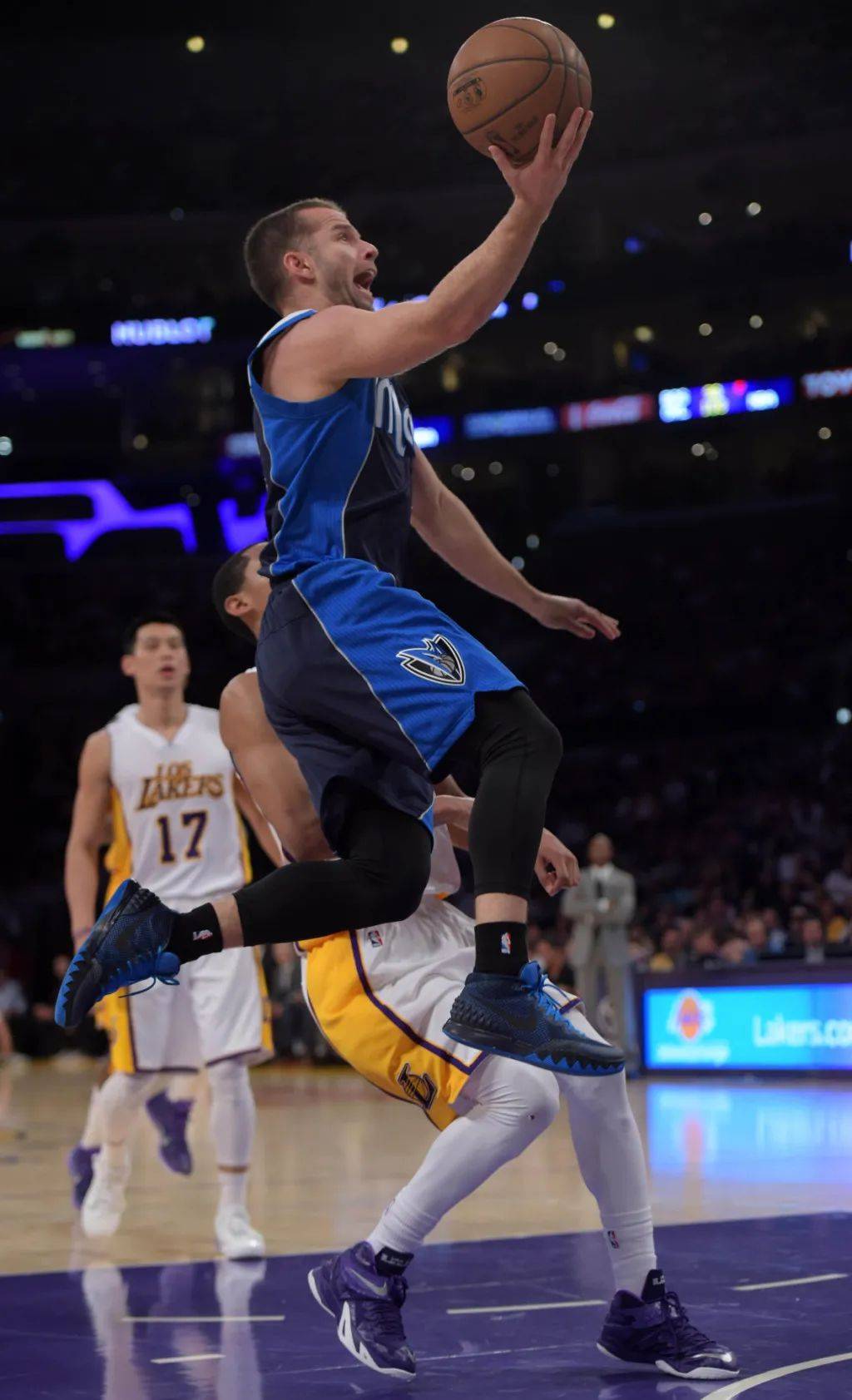 刚签下就被裁掉,但这却是这个休赛期最有人情味的一笔操作_巴里亚