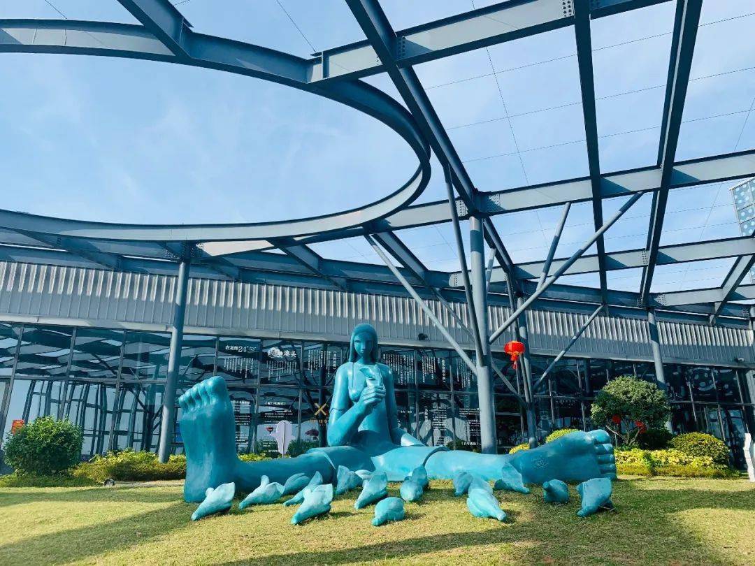 如今这里已是文化特色小镇也是闽南华侨村昔日的澳头村是海防前线美