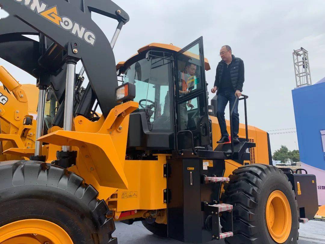 第二十一届水头石材展开幕晋工携旗下最重磅叉装机亮相