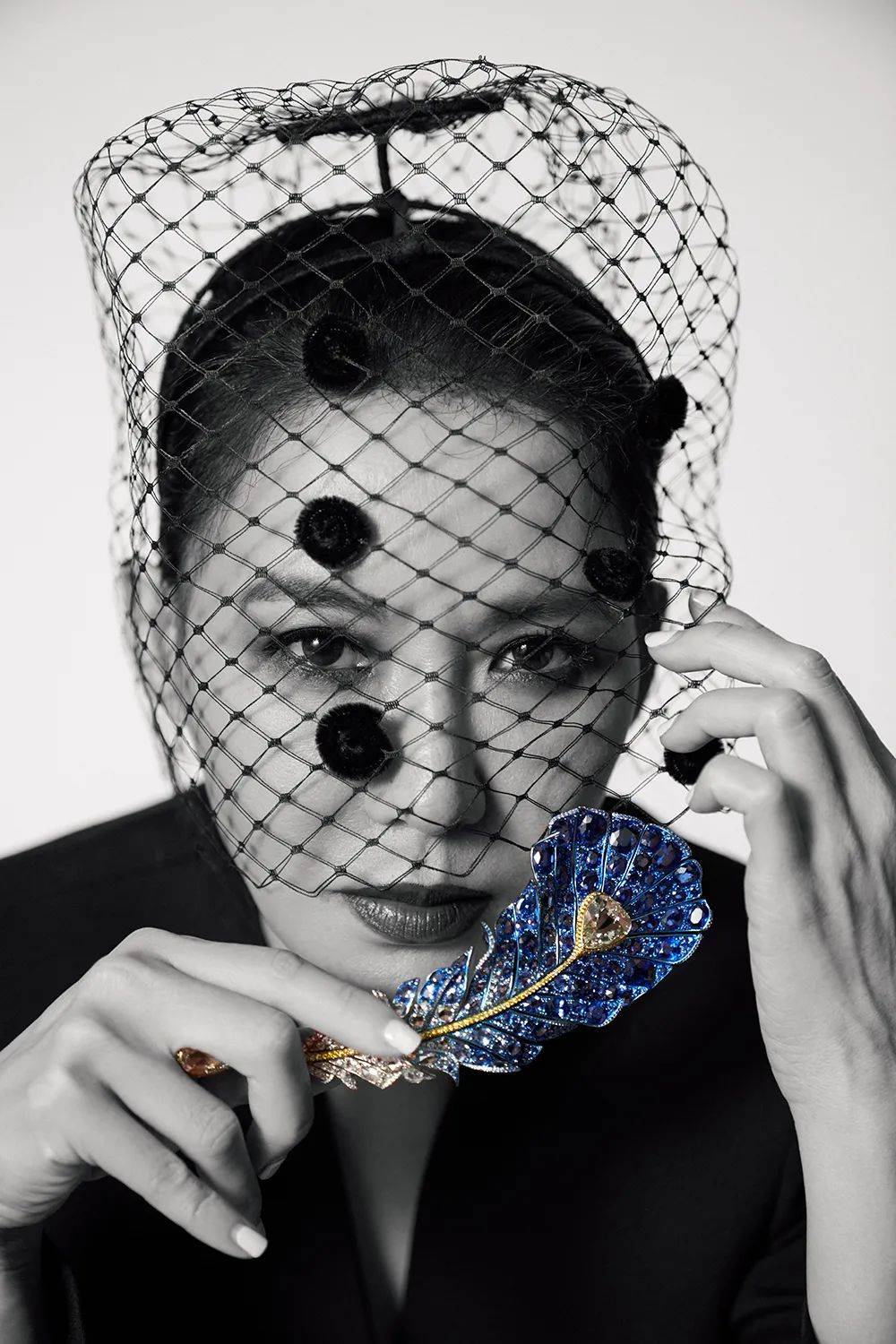 "对身为艺术珠宝创作者的赵心绮来说,大自然的无限可能尤为可贵,因为