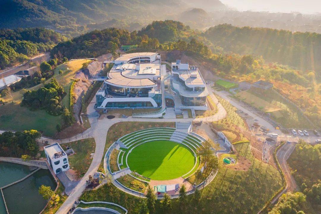 2,拍摄范围:位于金华市金义新区积道山脚,八仙溪旁白色森林生日小镇