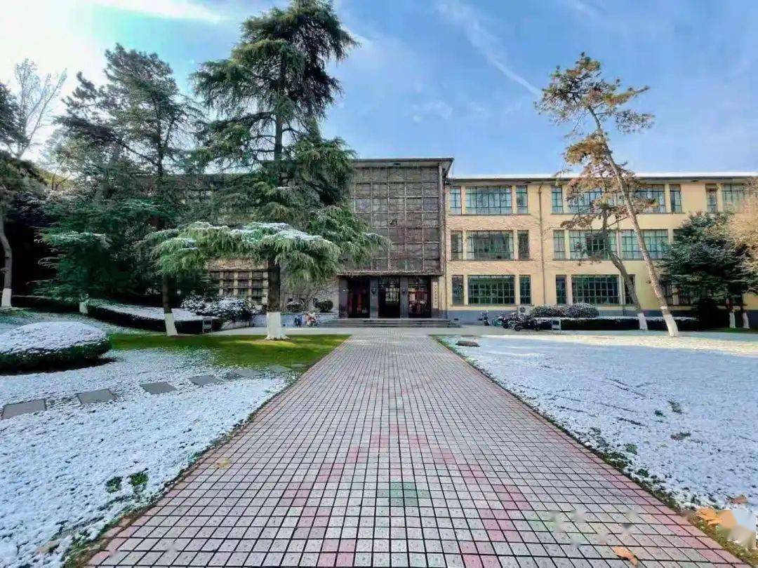 图源 | 顾欣怡图源 | 王瑶图源 | 周怡生怕扰乱这一场人间的馈赠脚步