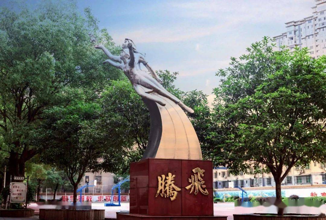 郴州市九中三十五年上下求索成就了闹市里的成长摇篮