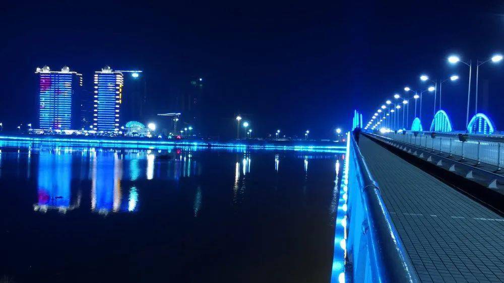 线划出美丽弧线姚沙大桥不一样的璀璨夜景让四会大地呈现出霓虹闪烁