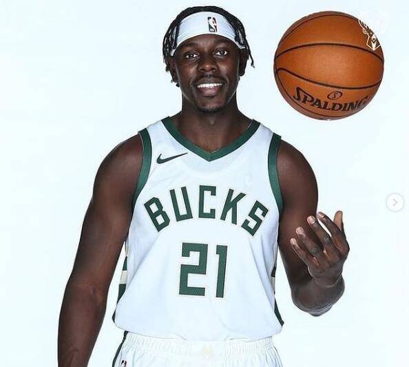 雄鹿7换1亏哭霍勒迪两战19中7杀招被化解怎留扬尼斯