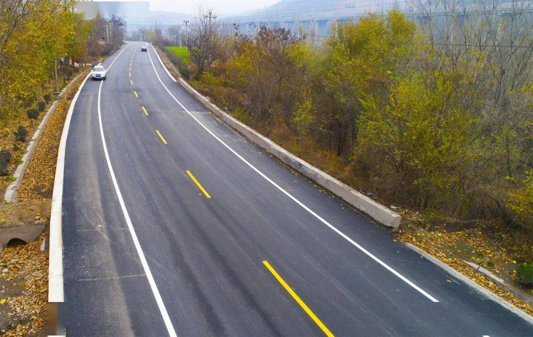 613公里,二级公路,路面宽度为12至15米,设计时速60公里