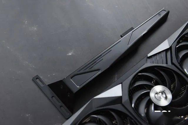 另外在rtx 30系显卡中,微星的魔龙系列采用了石墨烯背板设计,石墨烯