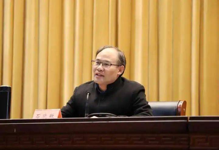 报告中,石骁敏从梳理党的十九届五中全会的重要意义,历史方位出发