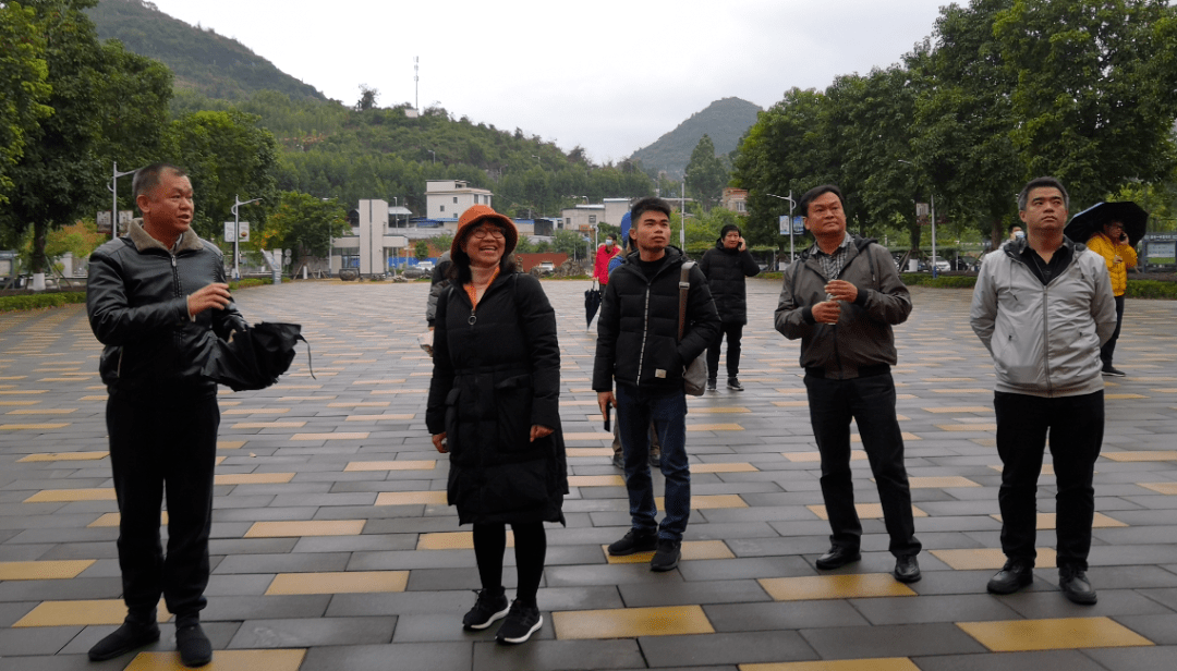 进一步加强校际间的互动交流,12月14日,南宁市第十四中学陶琳书记,熊